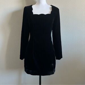 Vintage Hollywood black velvet women’s mini dress